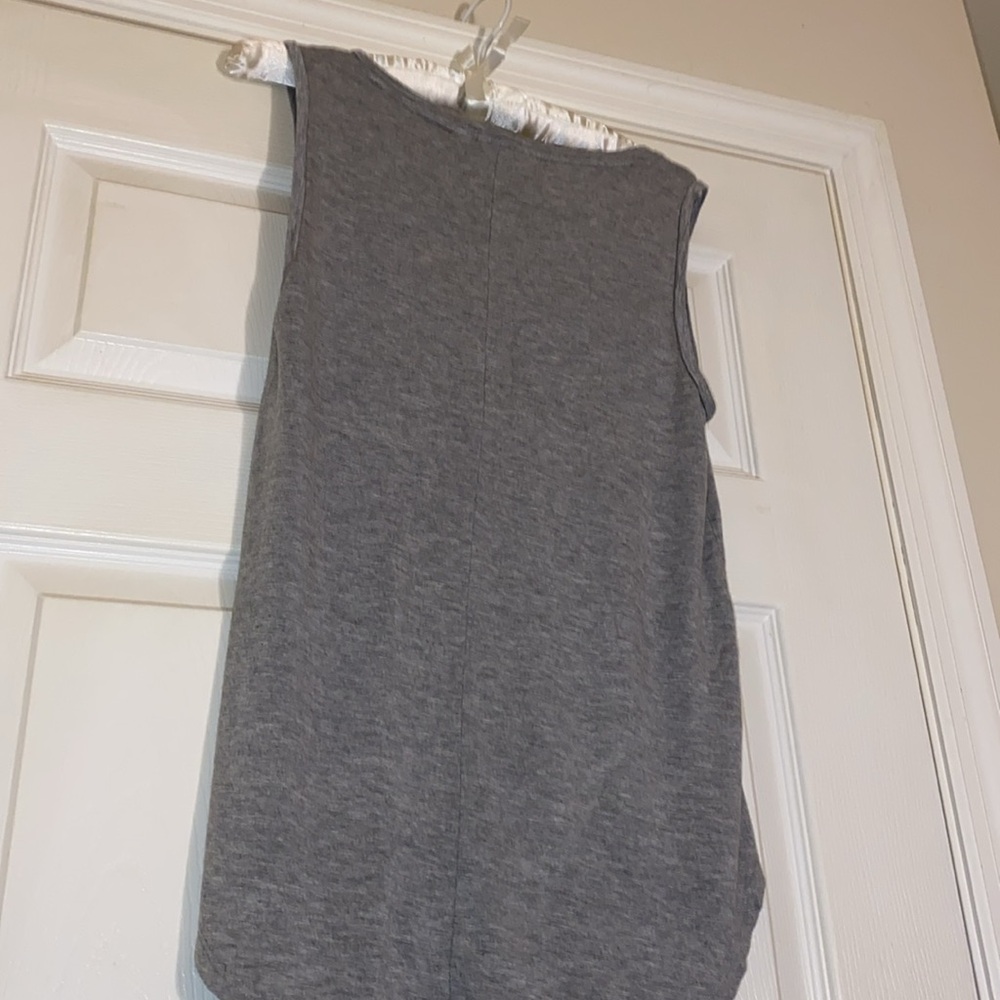APT 9 Sleeveless Tank Top Embellished with Sequins in a Colorful Pineapple SZ SM - Picture 5 of 6